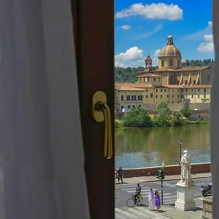 Ur-nest Window On Arno Apartment
